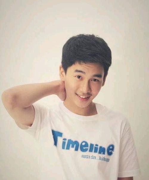 七岁的明星男,小小明星的成长故事