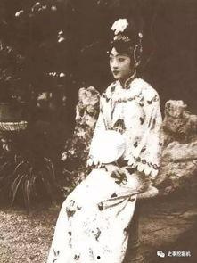 婉容吃瓜
