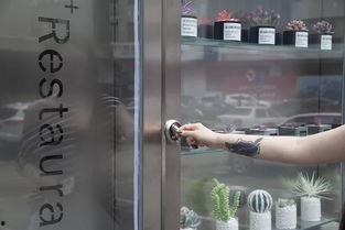 玻璃门网红打卡,探寻城市新地标