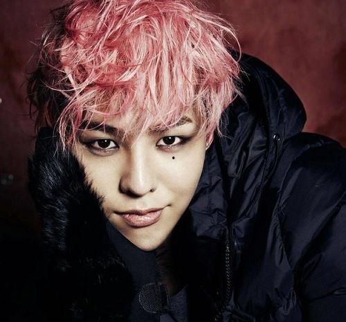 男明星为什么都要化妆,塑造完美形象的秘诀